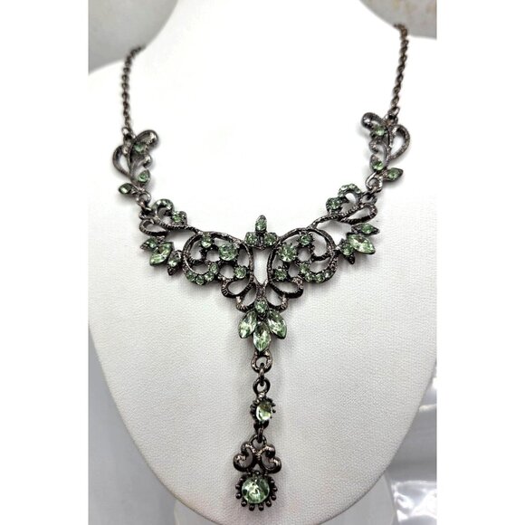 Silver Tone Necklace W/ Green Crystals  & Ornate Detailing Adjustable Chain Leng - Picture 1 of 2